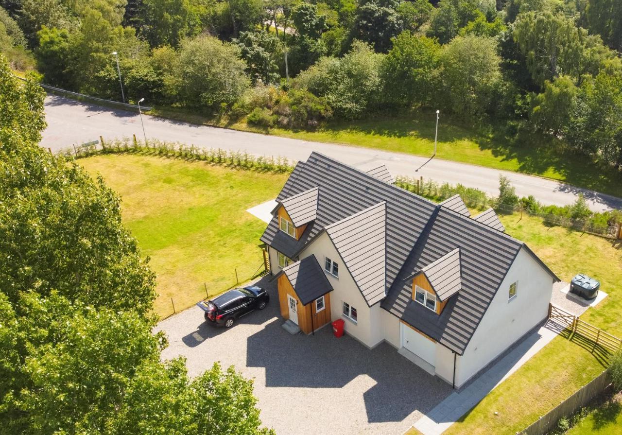 Braeside - Family Home In เนธีบริดจ์ ภายนอก รูปภาพ
