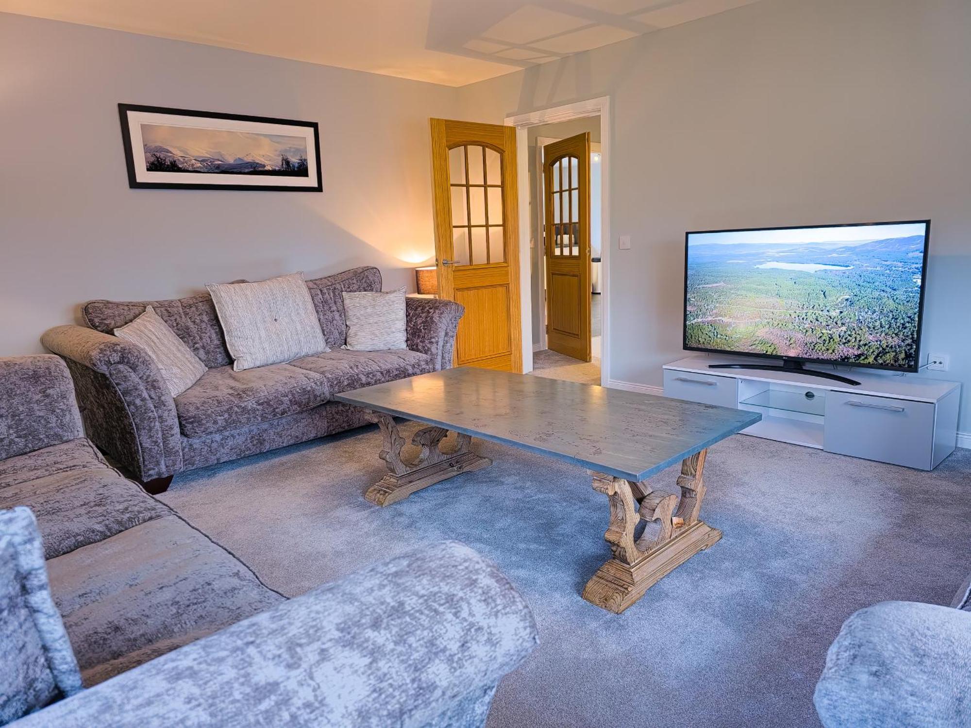 Braeside - Family Home In เนธีบริดจ์ ภายนอก รูปภาพ